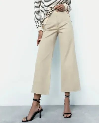 CROPPED WIDE-LEG JEANS WITH GOLDEN BUTTONS